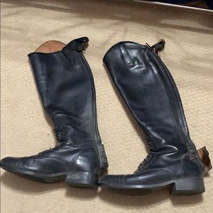 Ariat Contour Field Zip boot size 8